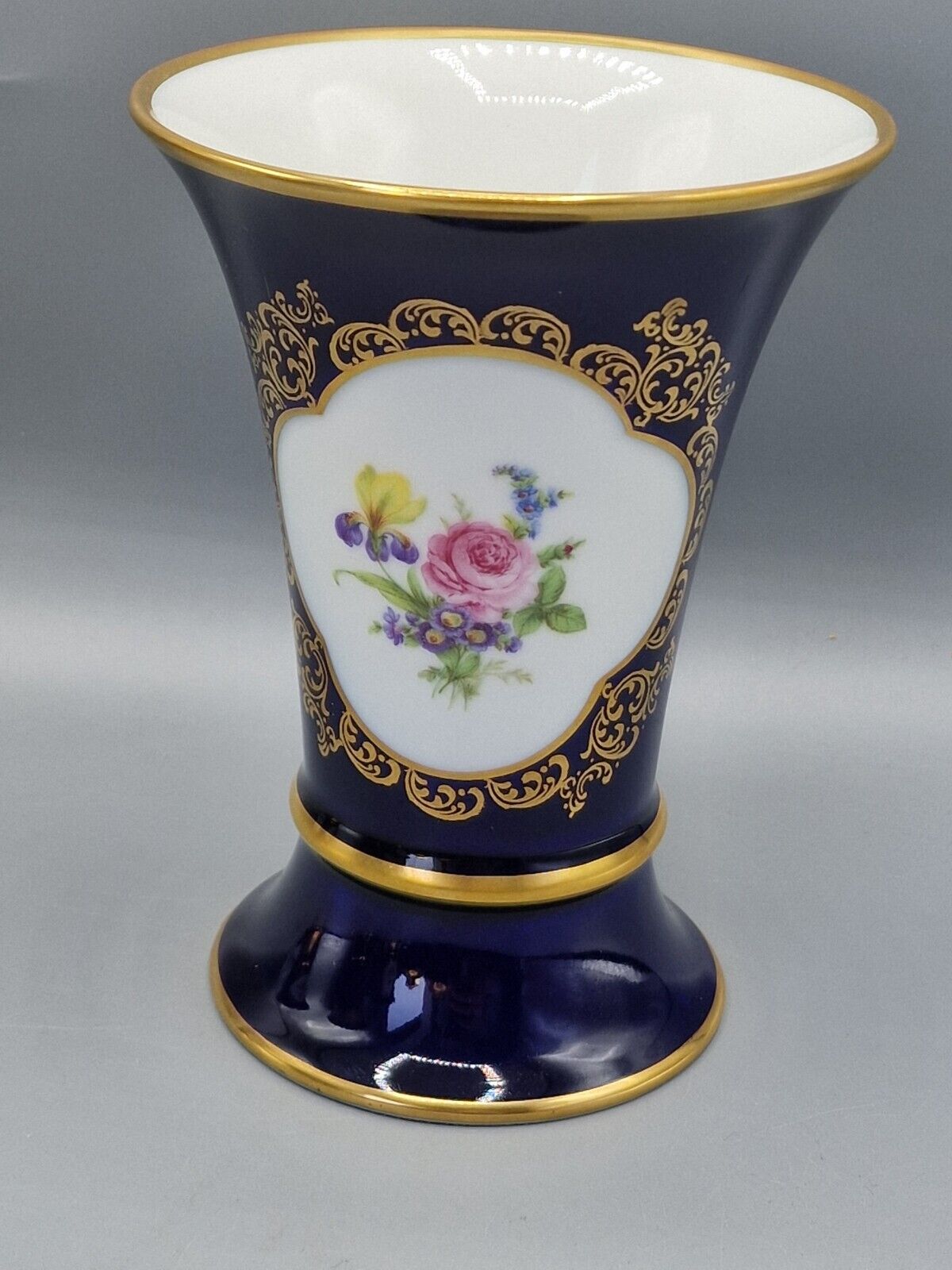 Lindner Porzellan, Vase, Ätzgold Kobalt, Handarbeit